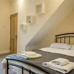 I\'M Your Host - Leicester City Guest House
