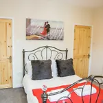 I\'M Your Host - Leicester City Guest House
