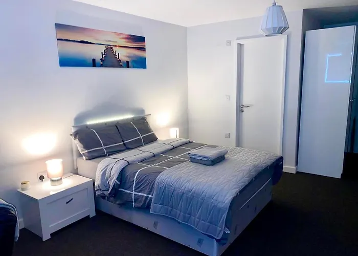 Cosy Studio Apartment With Parking!