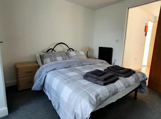 Lovely 1 Bedroom Unit With Free Parking On Site