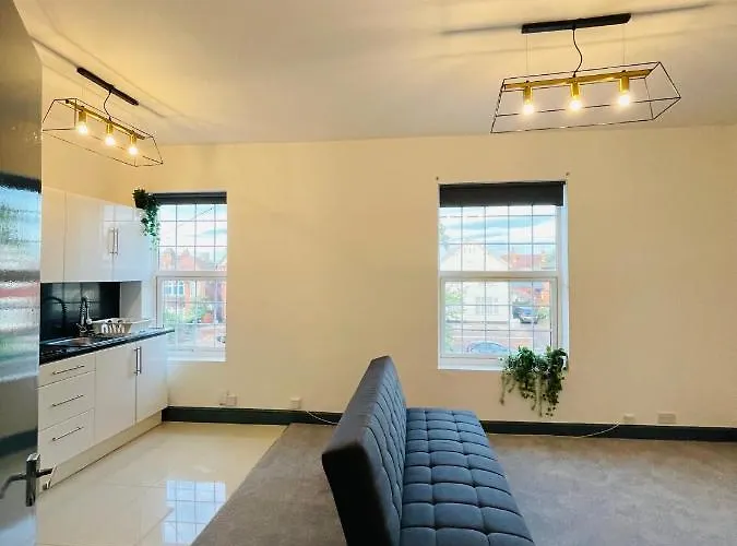 Yo Room! Apartments- Next To City Centre Apartment - With Free Parking