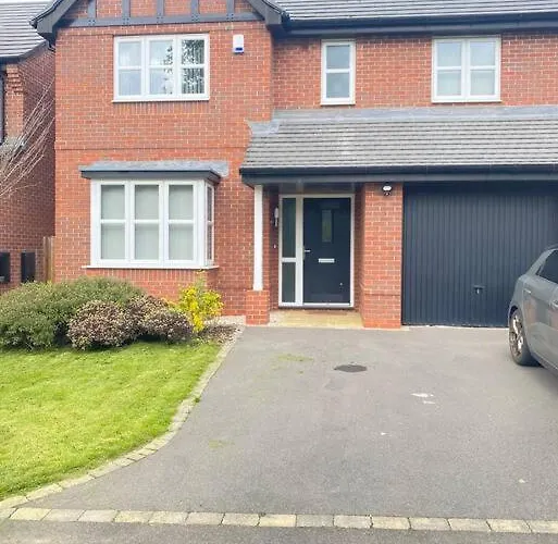 4-Room Detached Furnished Home With Parking