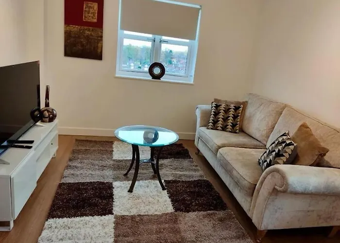Relax In This Cosy Scenic Crib