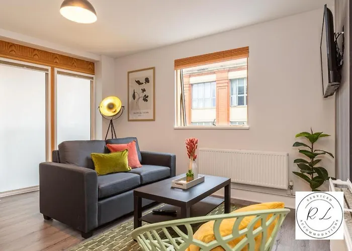 Modern Apartment, Free Parking & Monthly Savings