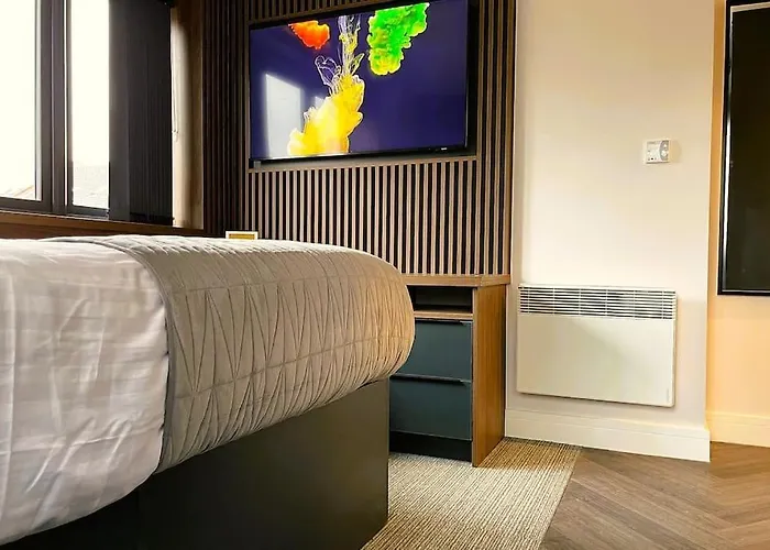 Unwind In Style, One-Bedroom Haven 1C Close To Dmu