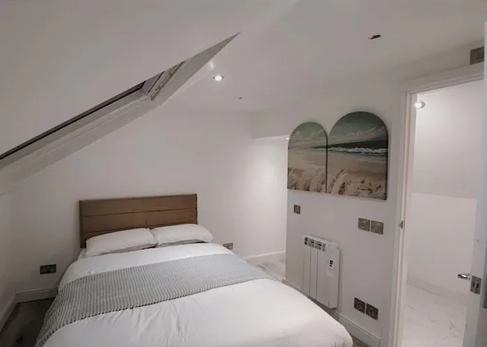 3 Bedroom, 3 Bathroom, Modern Apartment, Leicester