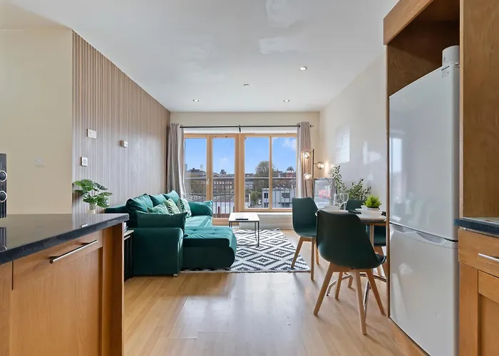 Spectacular Views L Last-Minute Escape L Free Parking L Sleeps 6 L By Zen Nights Short Lets & Serviced Accommodations