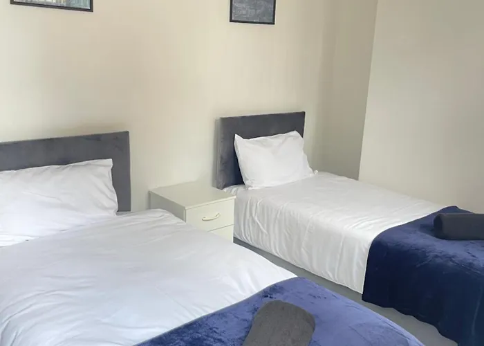 Private Two Bedroom Deluxe Apartment Leicester With Large Garden And Free Parking