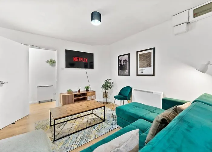 Large Central Leicester Apartment