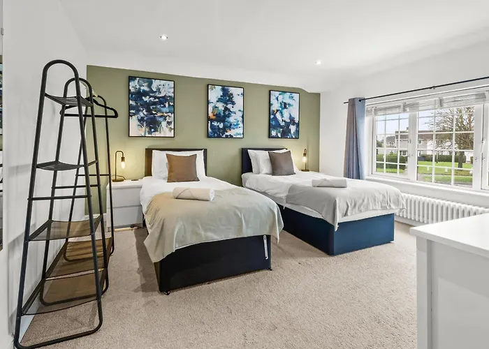 Inspira Stays - Stunning Large Modern House - 3-Car Driveway - Ps4 & Table Football - Huge Kitchen