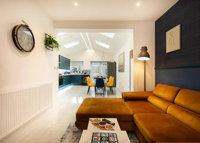 Contractors, Corporate Clients, Insurance Clients - Free Wi-Fi, Free Parking, Sleeps 8