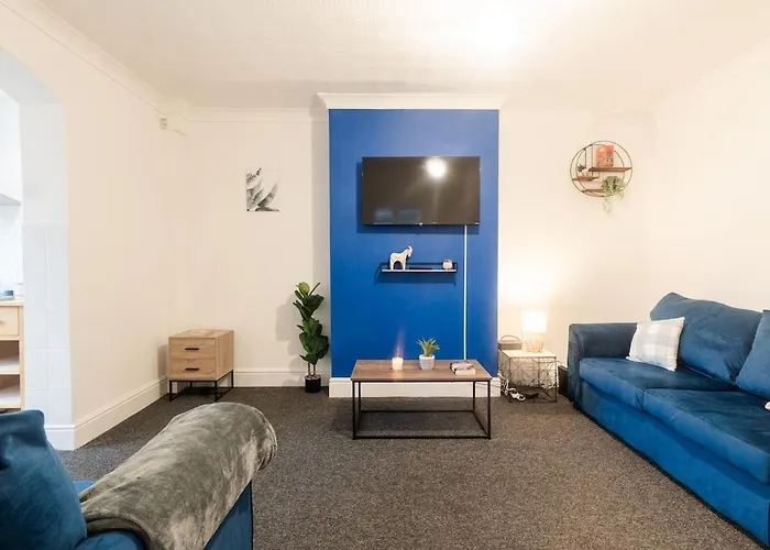 Spacious 4 Bed For Large Groups And Contractors - Sleeps 7