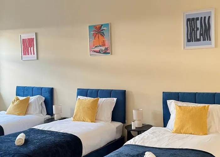 Two Bed Apartment By Lurxury Stays