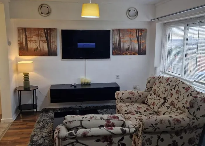 Ground 1 Bed Flat With A Garden