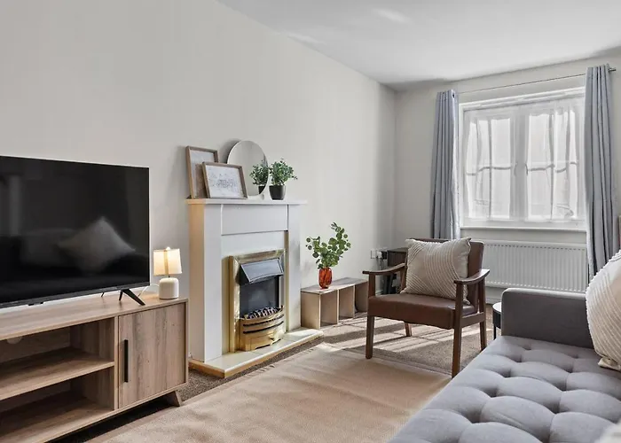Spacious 3Br Leicester Home, Sleeps 8, Free Parking, Fast Wifi, Long Stay & Contractors Welcome