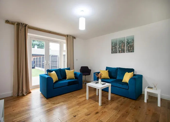 5 Bed House, Sleeps 9, Separate, Driveway, Close To City