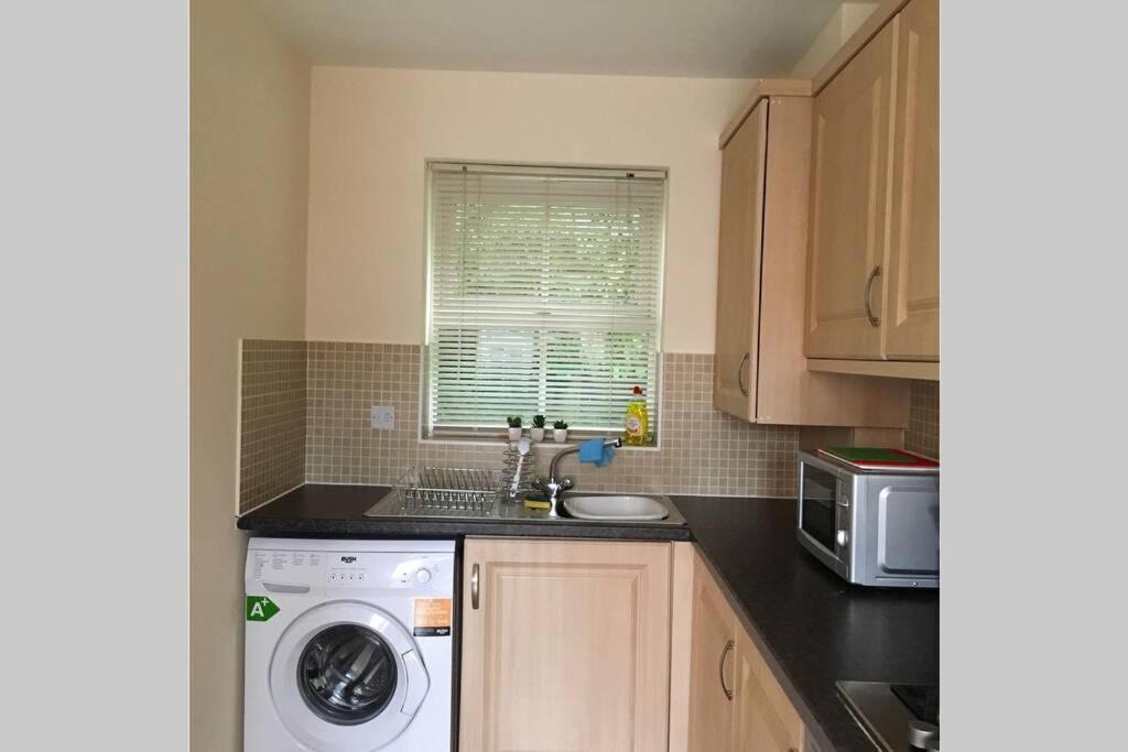 Silver Stag, High-end, Modern 3 Double Bedroom With Parking Villa