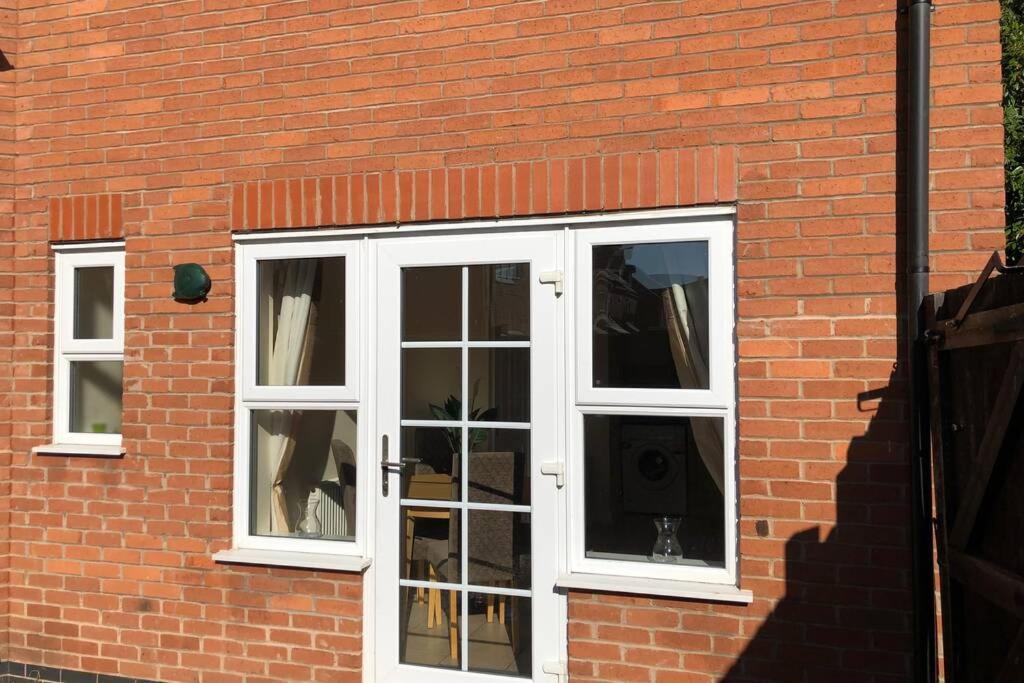 Silver Stag, High-end, Modern 3 Double Bedroom With Parking * Leicester