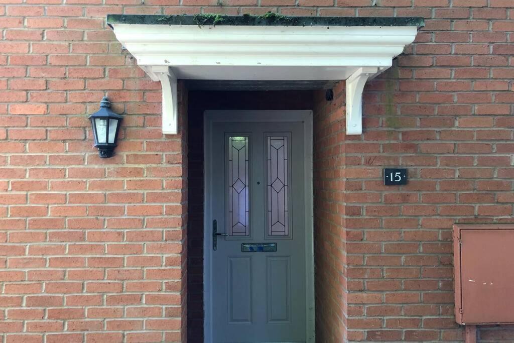 Silver Stag, High-end, Modern 3 Double Bedroom With Parking Villa