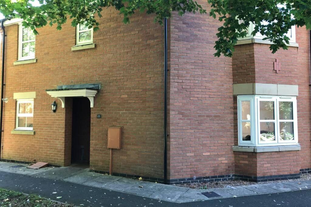 Silver Stag, High-end, Modern 3 Double Bedroom With Parking