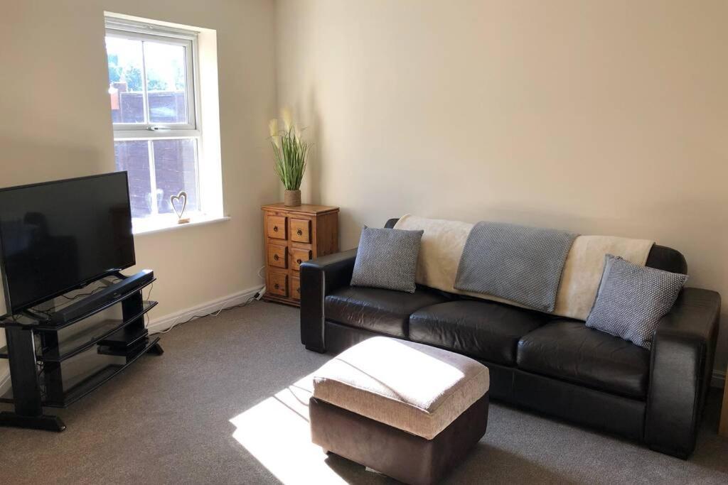 Silver Stag, High-end, Modern 3 Double Bedroom With Parking Leicester