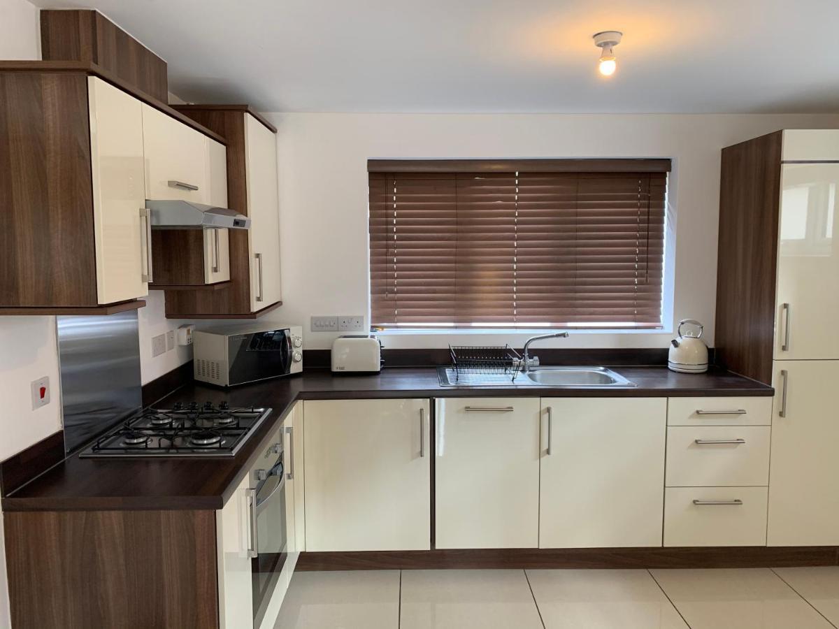 2 Bed House Waterside Luxury Living, Central Area Holiday home