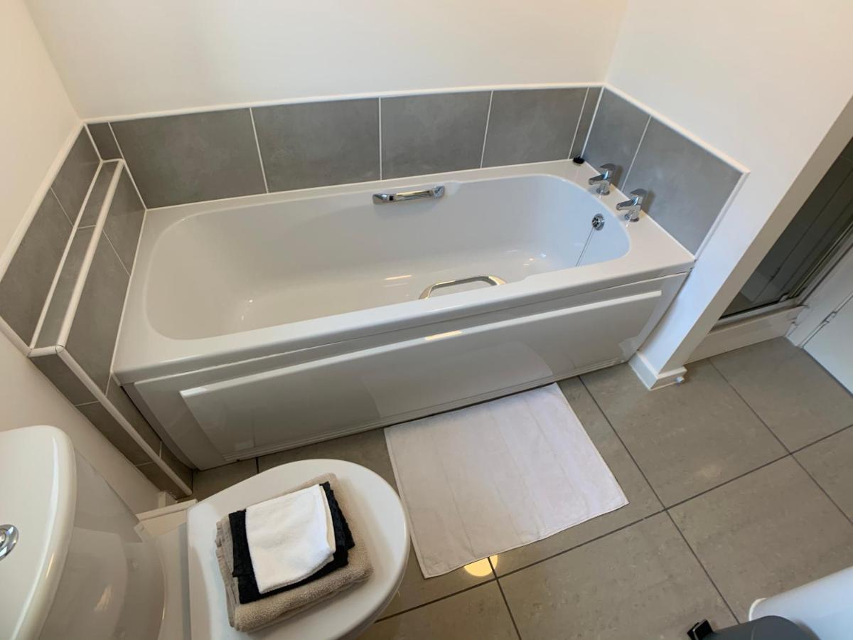 2 Bed House Waterside Luxury Living, Central Area Holiday home