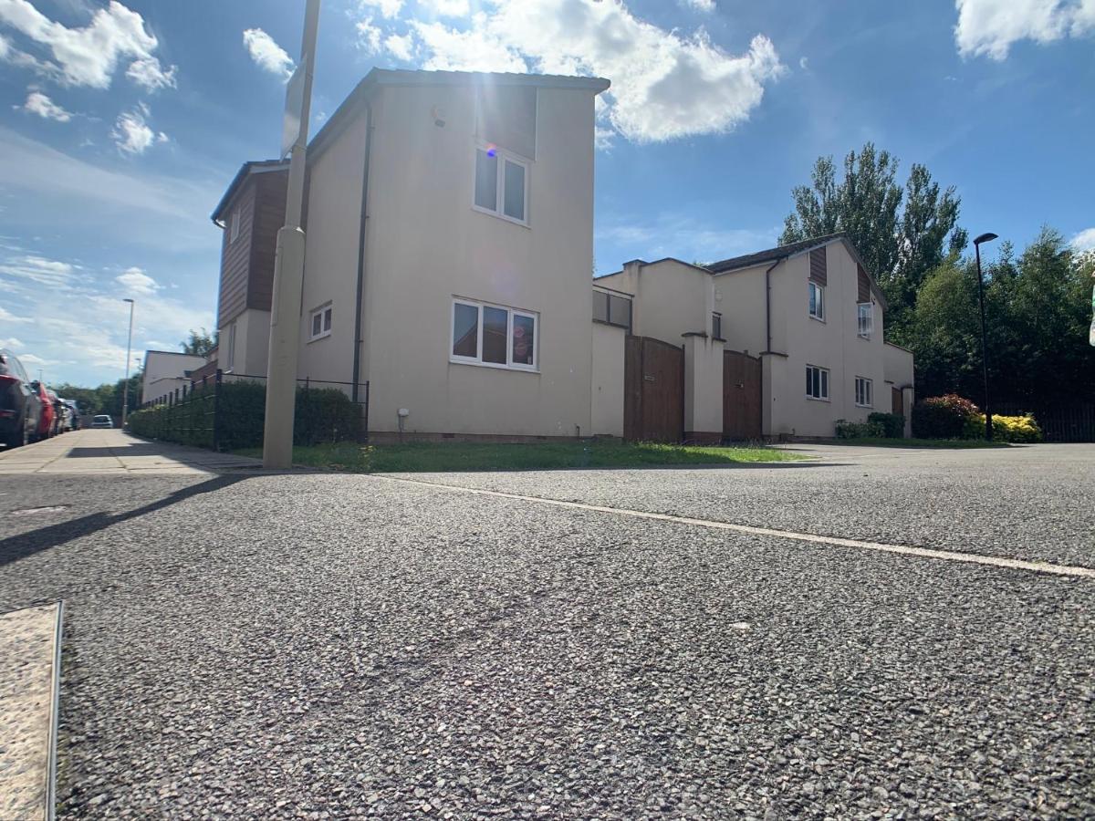 2 Bed House Waterside Luxury Living, Central Area *