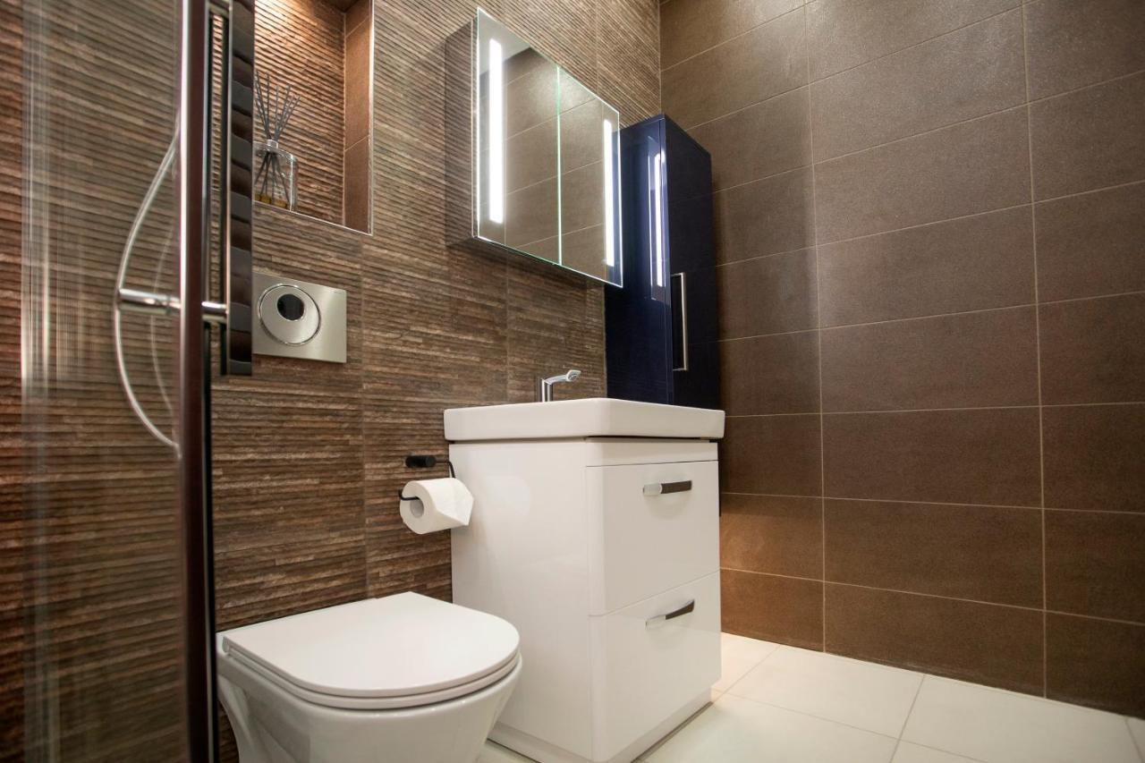 Beautiful, Entire Luxurious One Bedroom Flat Apartamento *