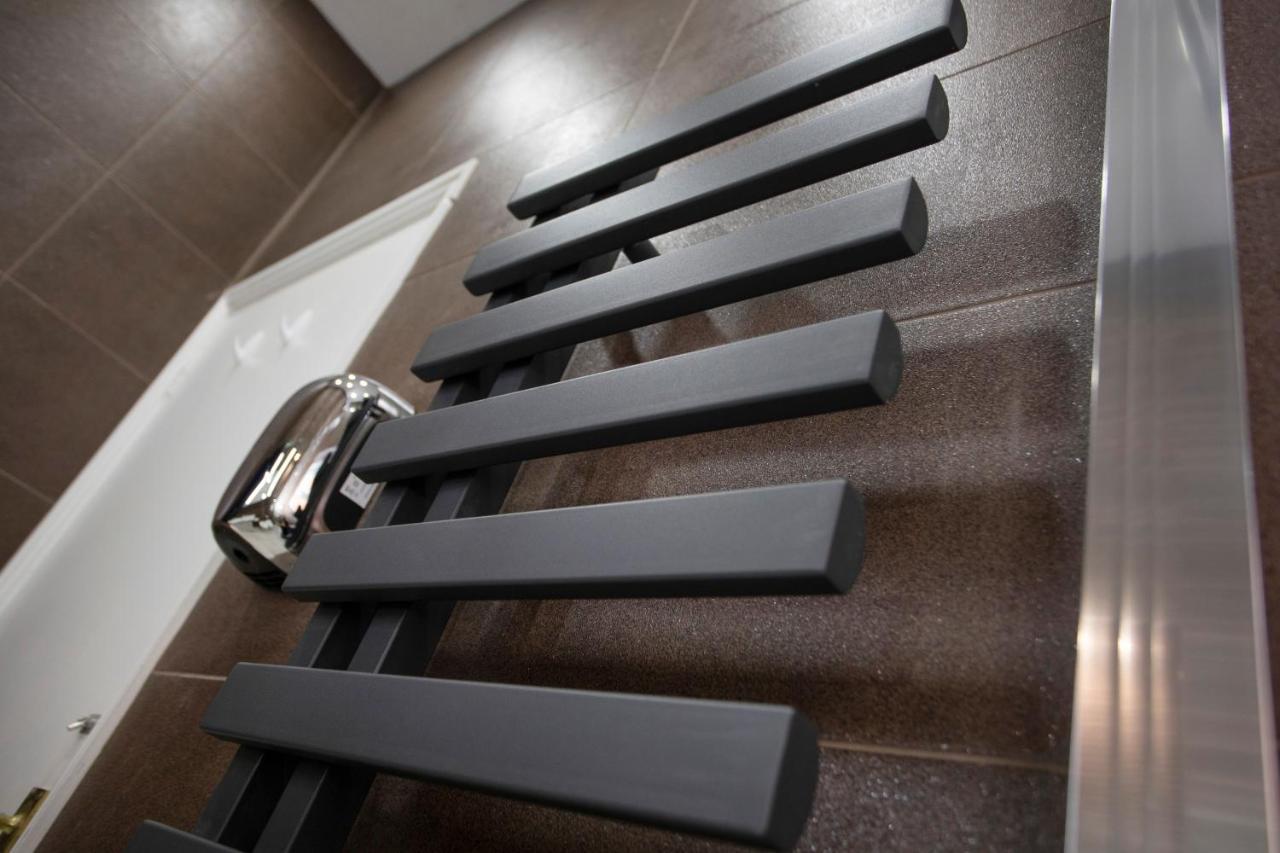 Beautiful, Entire Luxurious One Bedroom Flat