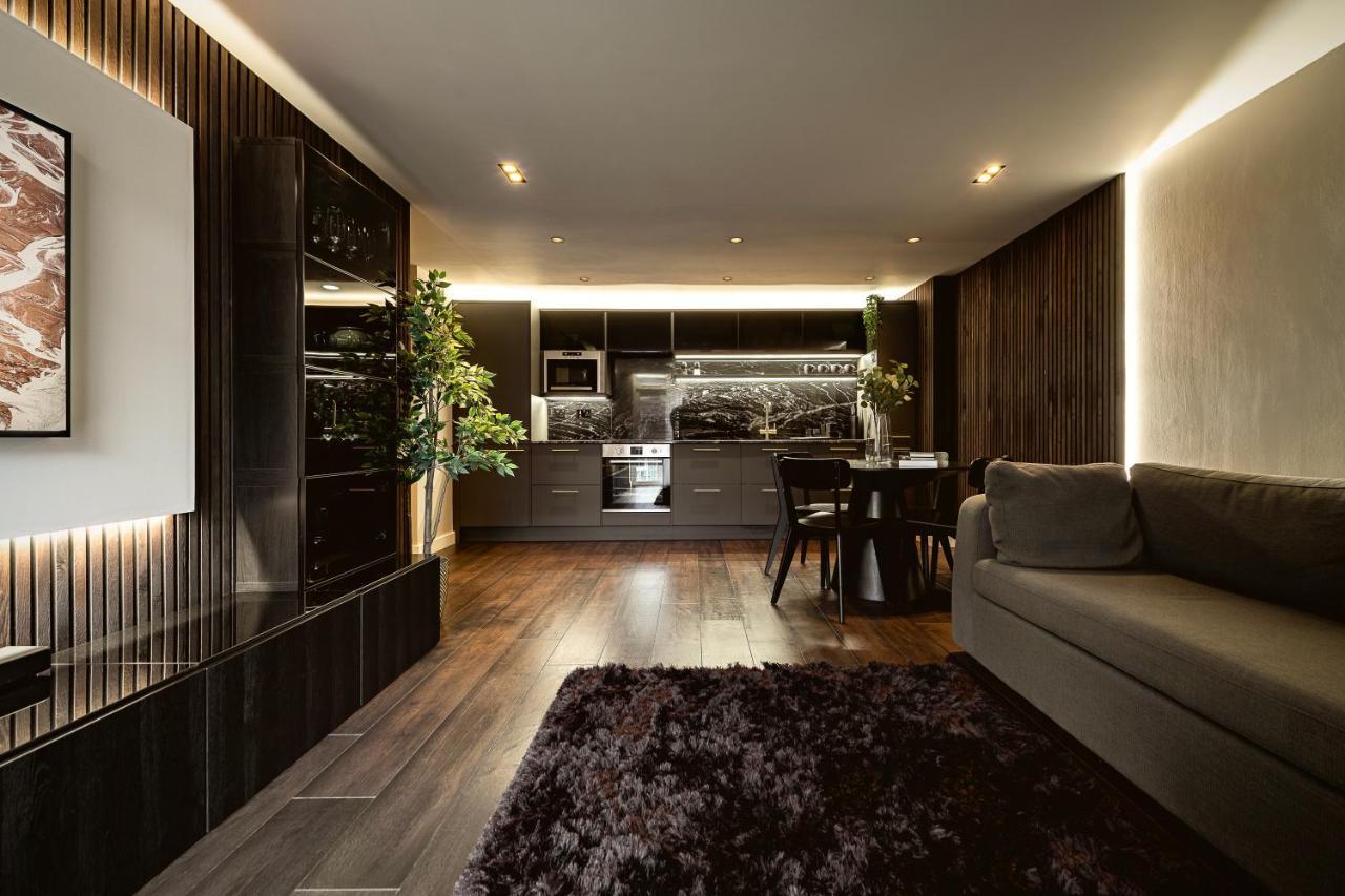 The Acacia, Luxury With Private Balcony + Parking *
