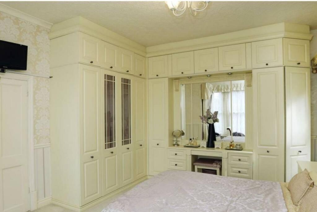 Spectacular Period Located In Holiday home