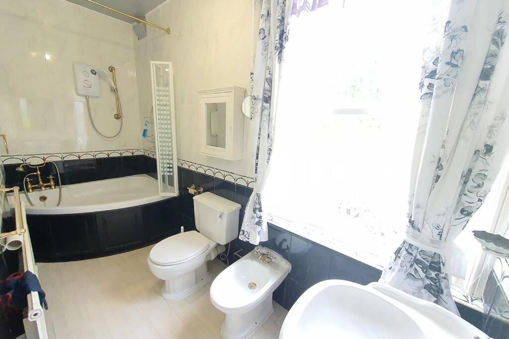 Spectacular Period Located In Holiday home *
