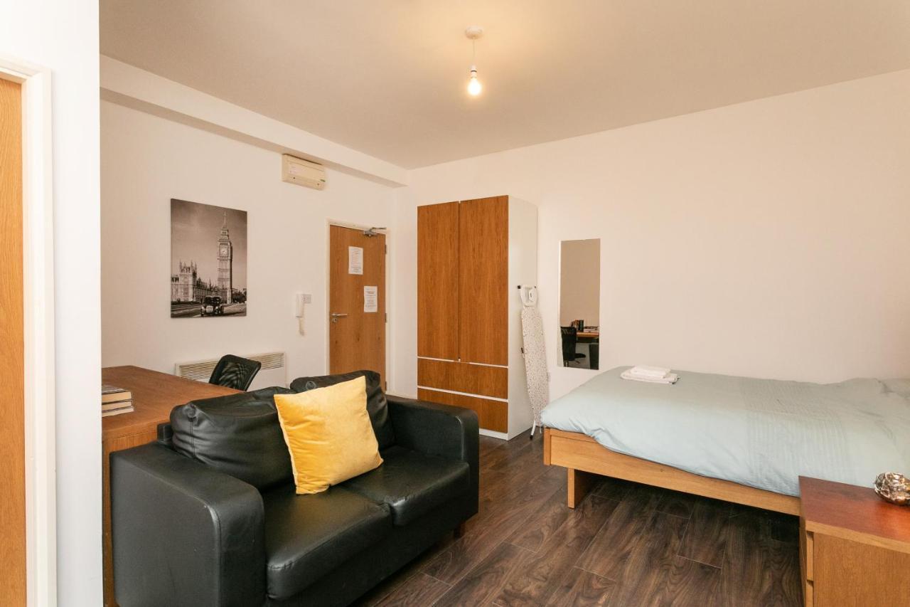 Wifi*studio*functional*close2city