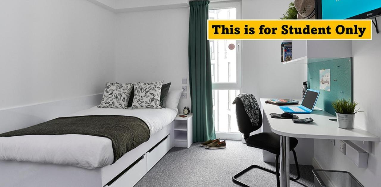 Charming For Students Only, - Sk * Leicester