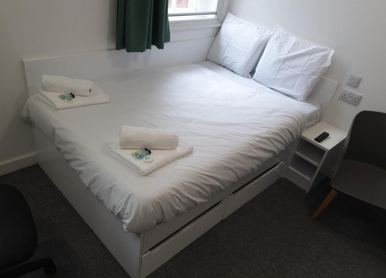 Charming For Students Only, - Sk * Leicester