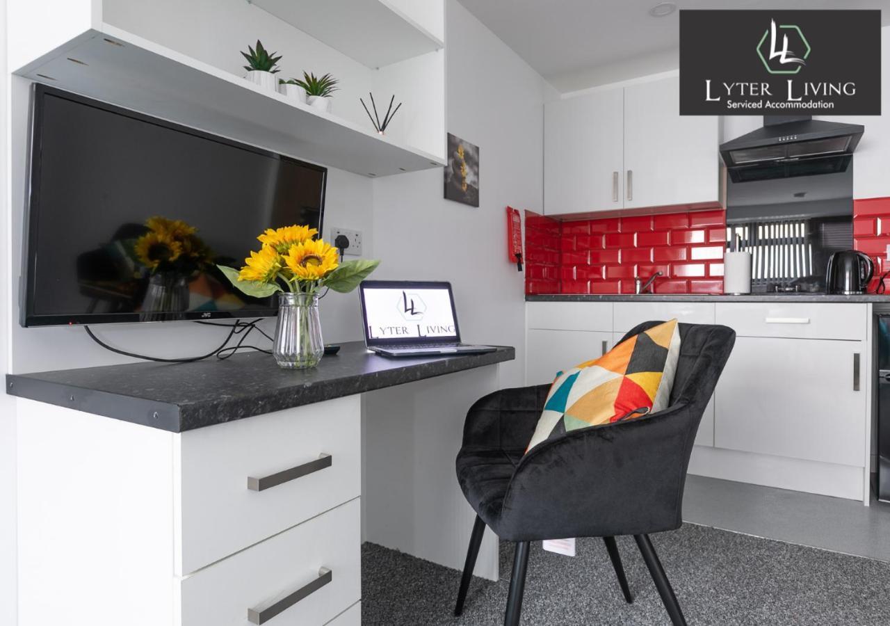 Apartment By Lyter Living Desks & Wifi - Monthly Available *
