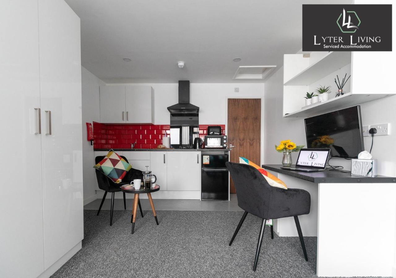 By Lyter Living Desks & Wifi - Monthly Available Apartment *