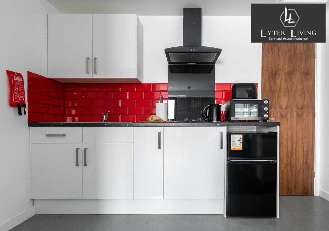 Apartment By Lyter Living Desks & Wifi - Monthly Available *