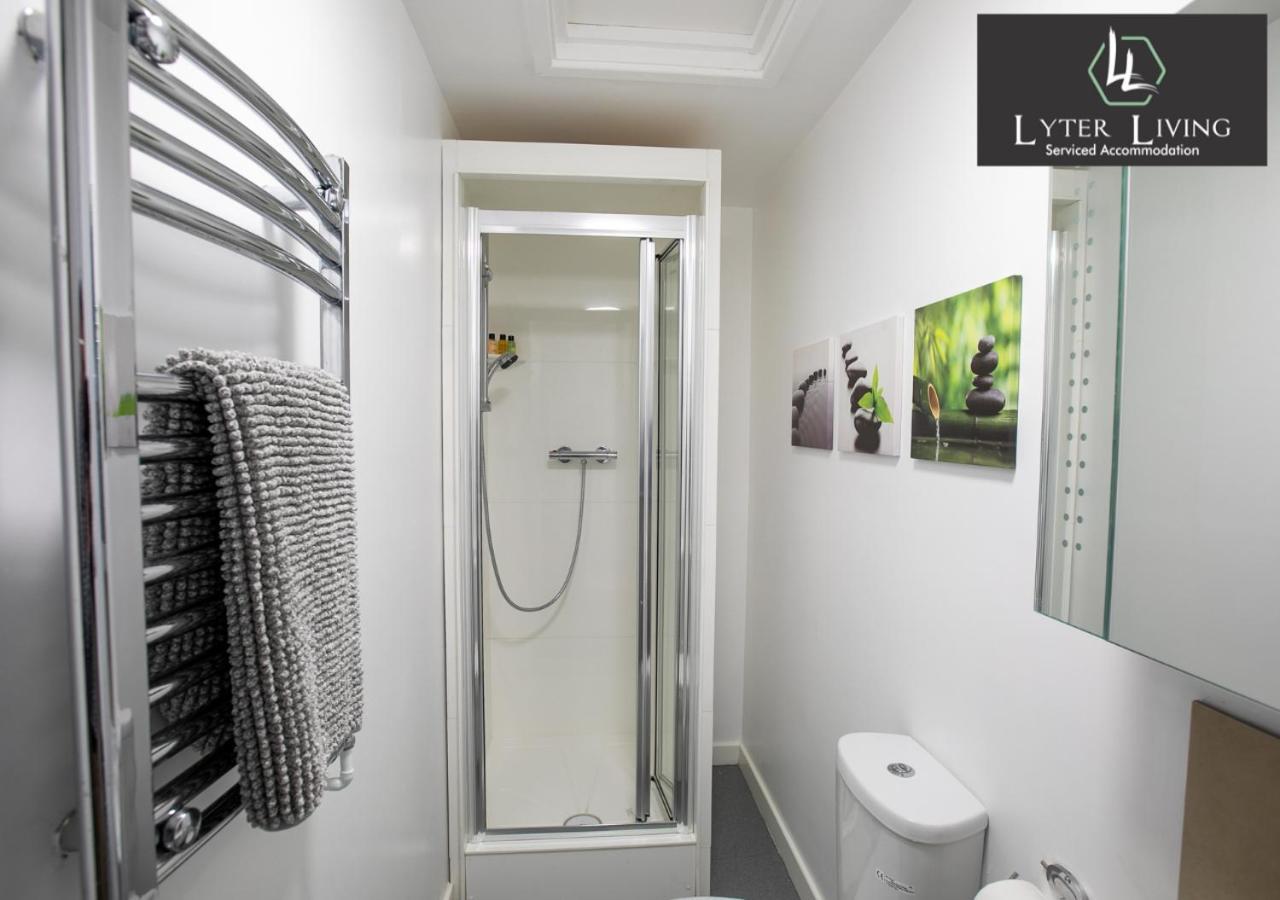 By Lyter Living Desks & Wifi - Monthly Available Apartment *