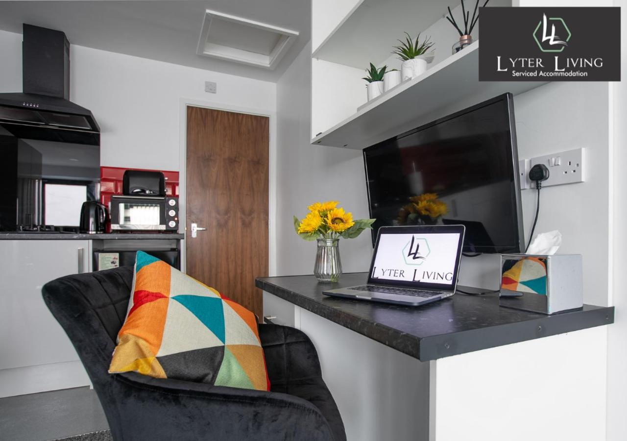 Apartment By Lyter Living Desks & Wifi - Monthly Available *