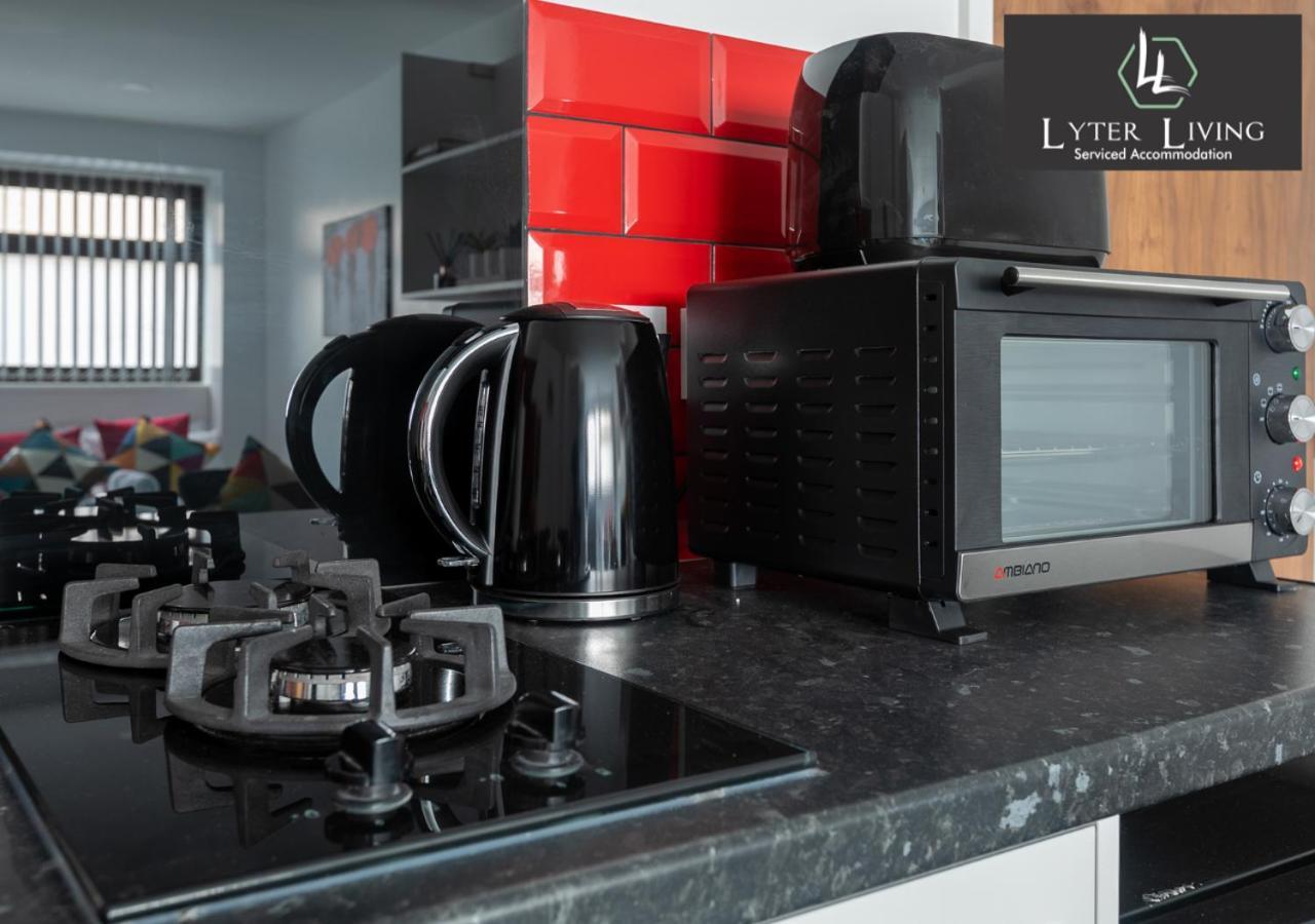 By Lyter Living Desks & Wifi - Monthly Available Apartment