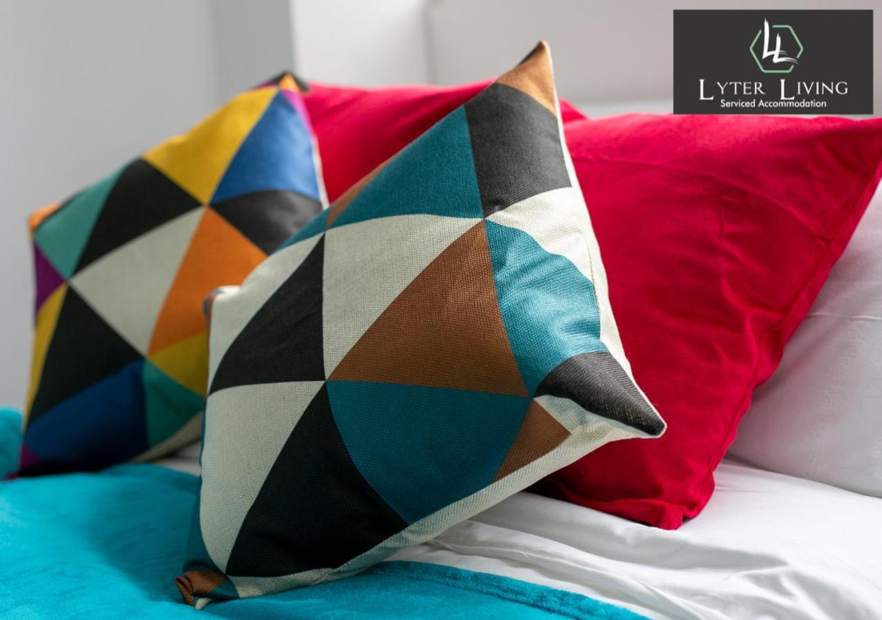 By Lyter Living Desks & Wifi - Monthly Available Apartment