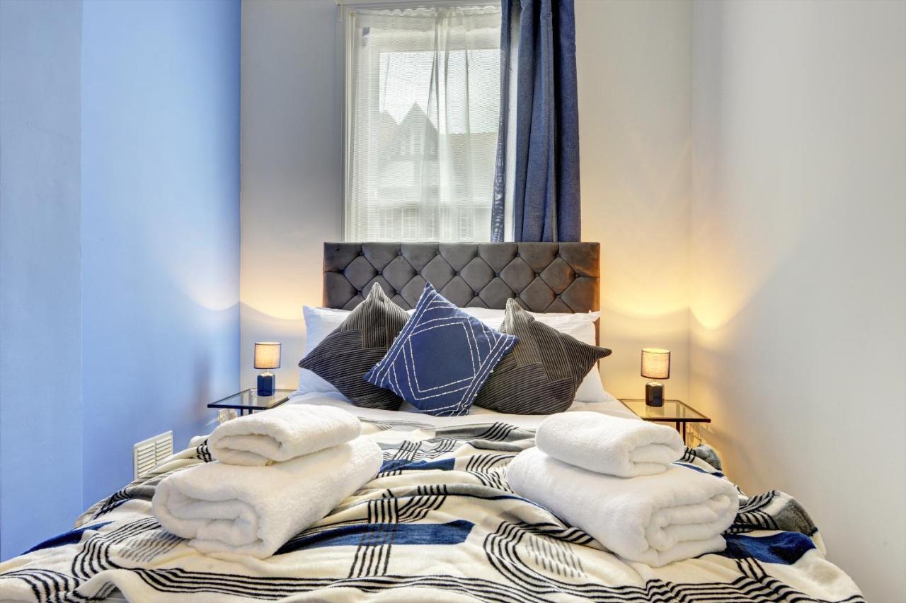 Beautiful Victorian 2 Bedroom Flat Apartment *