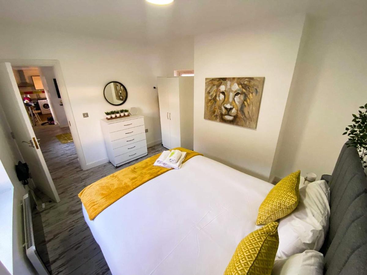 Modern Flat - Centre, Sleeps 4 Free Wifi *