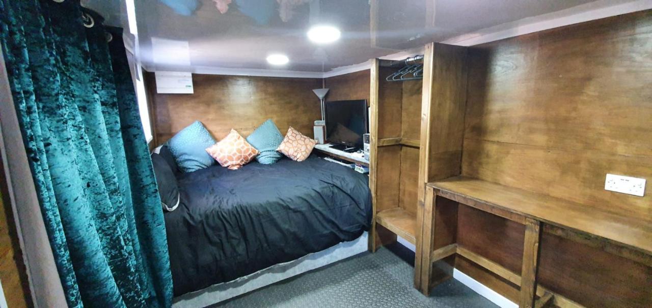 Adorable Private With Free Street Parking Leicester