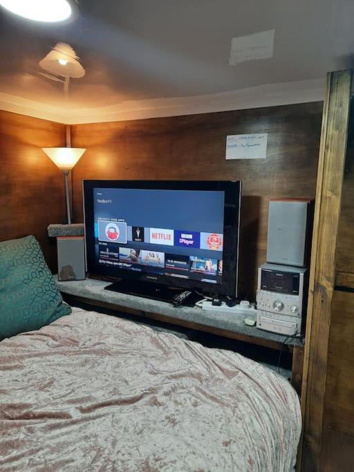 Apartment Adorable Private With Free Street Parking Leicester