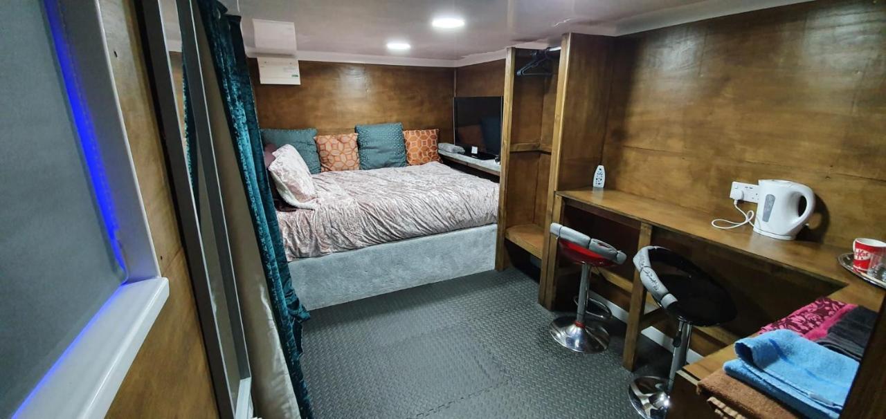 Apartment Adorable Private With Free Street Parking Leicester