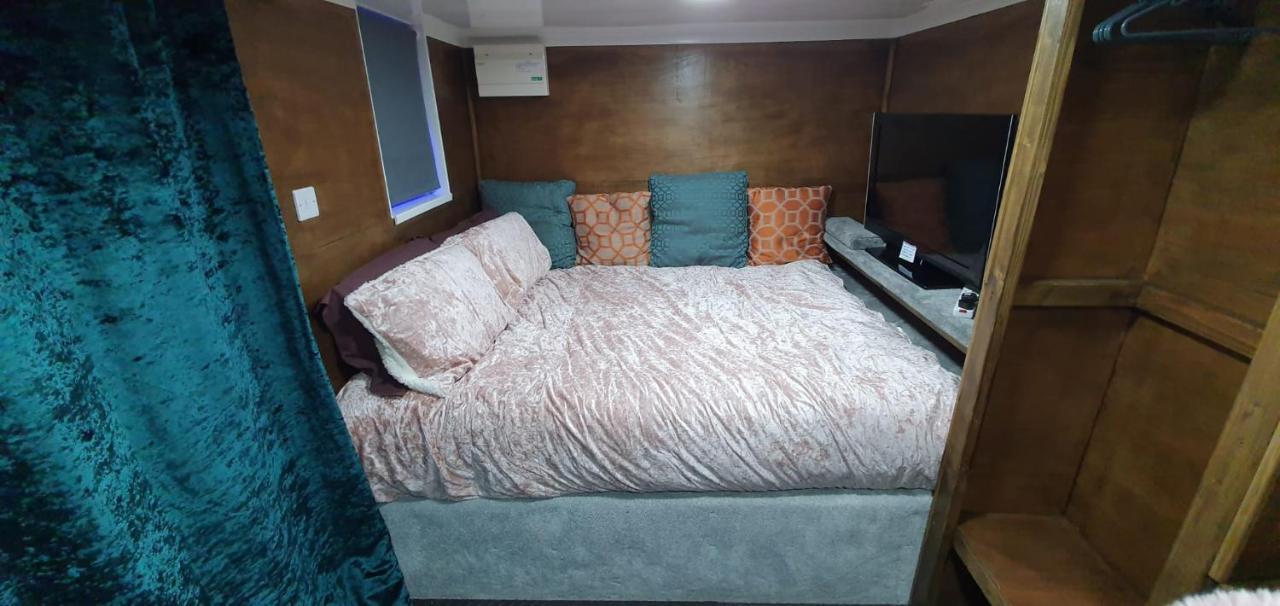 Apartment Adorable Private With Free Street Parking Leicester