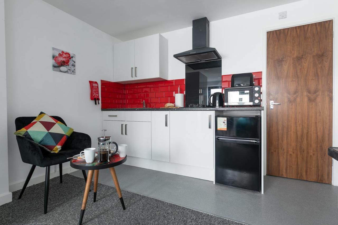 Apartment By Lyter Living Desks & Wifi - Monthly Available *